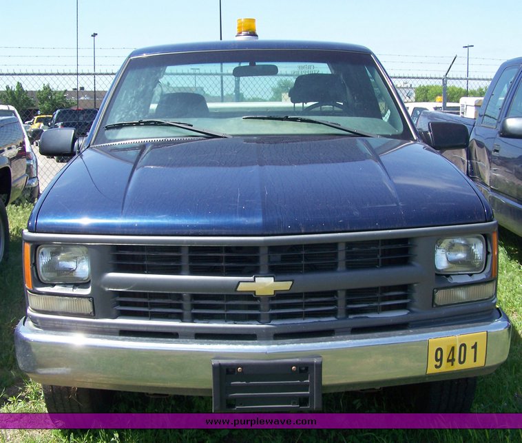 image for item 3860 2000 Chevrolet C3500 pickup truck