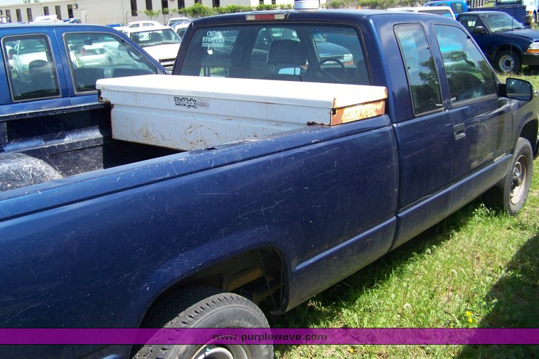 image for item 3860 2000 Chevrolet C3500 pickup truck