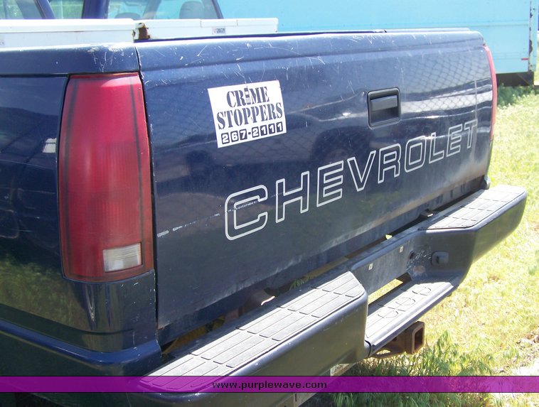 image for item 3860 2000 Chevrolet C3500 pickup truck