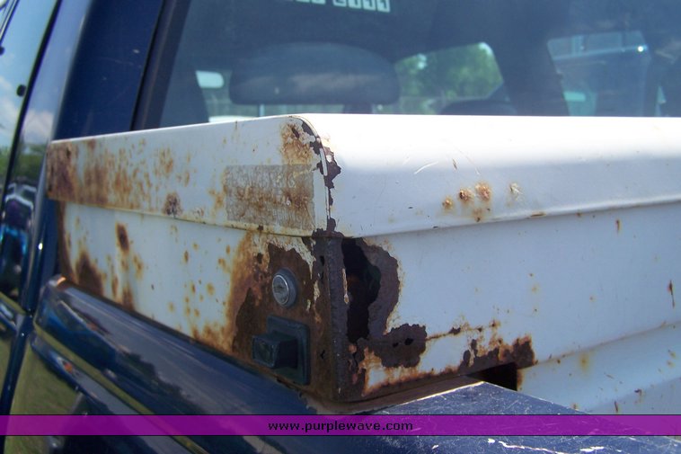 image for item 3860 2000 Chevrolet C3500 pickup truck