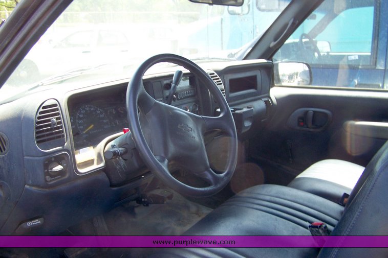 image for item 3860 2000 Chevrolet C3500 pickup truck