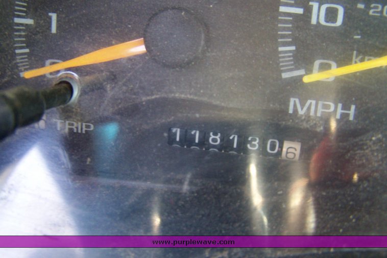 image for item 3860 2000 Chevrolet C3500 pickup truck