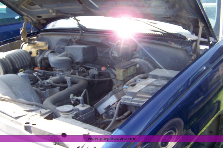 image for item 3860 2000 Chevrolet C3500 pickup truck