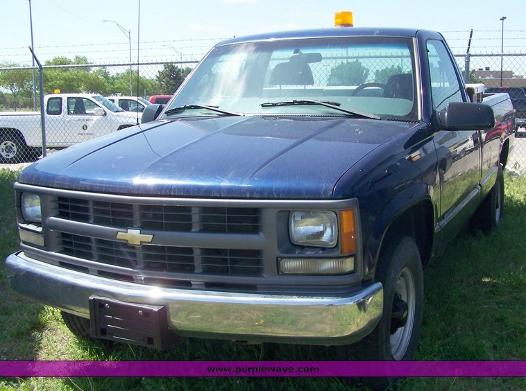 image for item 3861 2000 Chevrolet C2500 pickup truck
