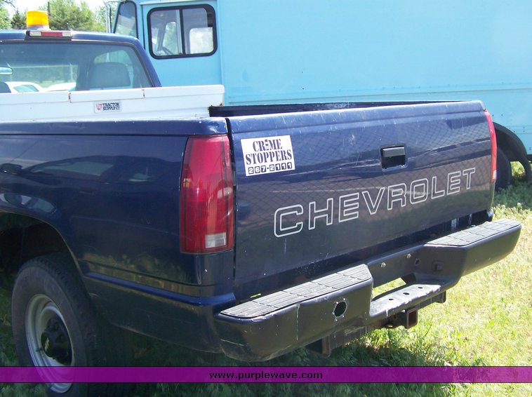 image for item 3861 2000 Chevrolet C2500 pickup truck