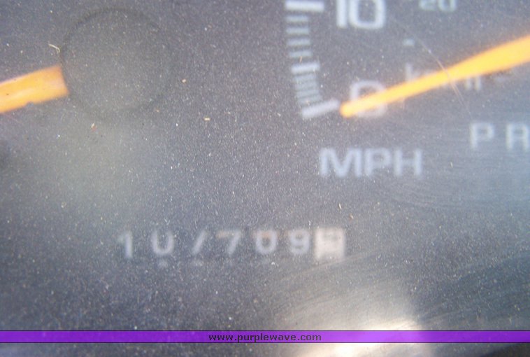 image for item 3861 2000 Chevrolet C2500 pickup truck