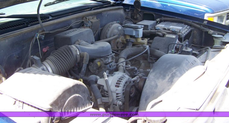 image for item 3861 2000 Chevrolet C2500 pickup truck