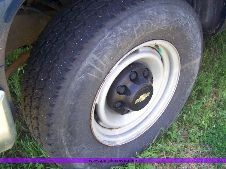 image for item 3861 2000 Chevrolet C2500 pickup truck