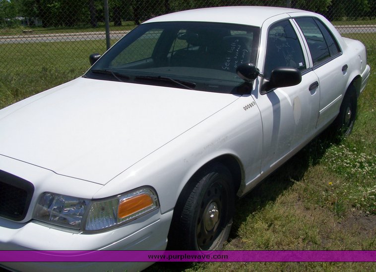 image for item 3867 2006 Ford Crown Victoria Police Interceptor