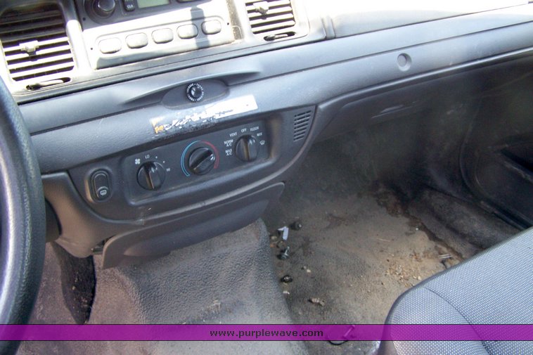 image for item 3867 2006 Ford Crown Victoria Police Interceptor