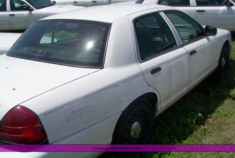 image for item 3868 2006 Ford Crown Victoria Police Interceptor