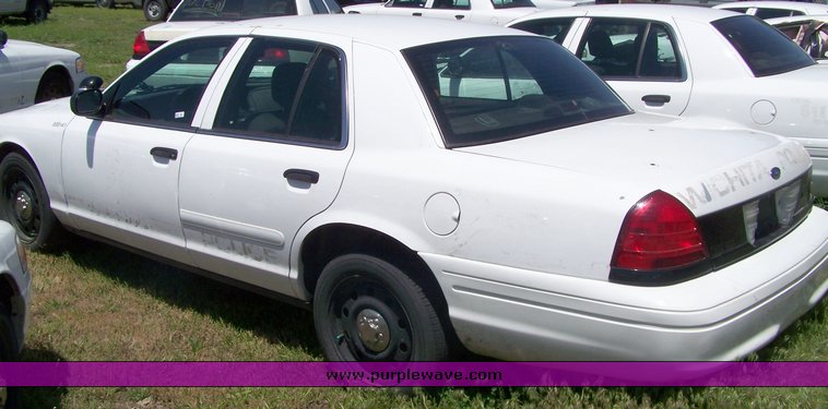image for item 3868 2006 Ford Crown Victoria Police Interceptor