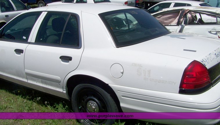 image for item 3869 2006 Ford Crown Victoria Police Interceptor