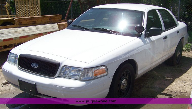 image for item 3878 2006 Ford Crown Victoria Police Interceptor
