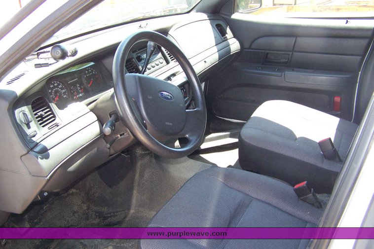 image for item 3878 2006 Ford Crown Victoria Police Interceptor