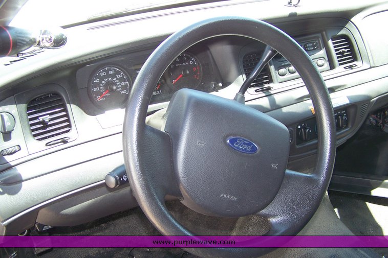 image for item 3878 2006 Ford Crown Victoria Police Interceptor