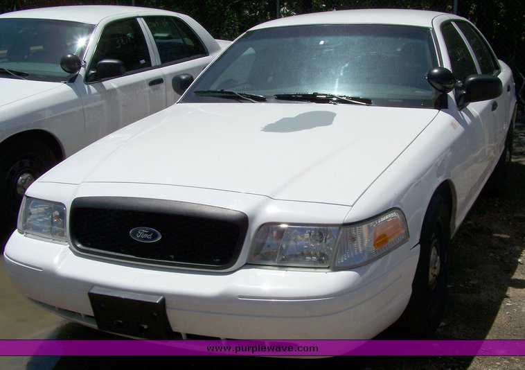 image for item 3879 2006 Ford Crown Victoria Police Interceptor