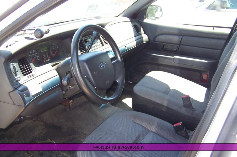 image for item 3879 2006 Ford Crown Victoria Police Interceptor