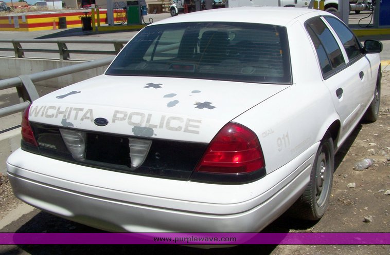 image for item 3880 2006 Ford Crown Victoria Police Interceptor