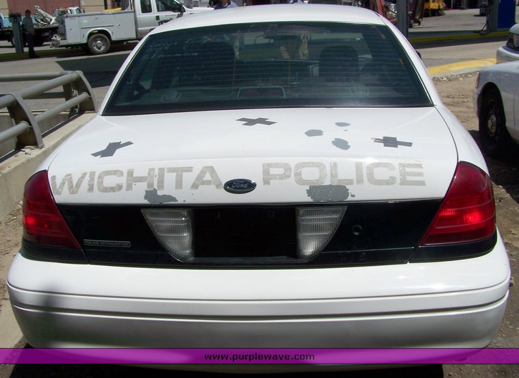 image for item 3880 2006 Ford Crown Victoria Police Interceptor
