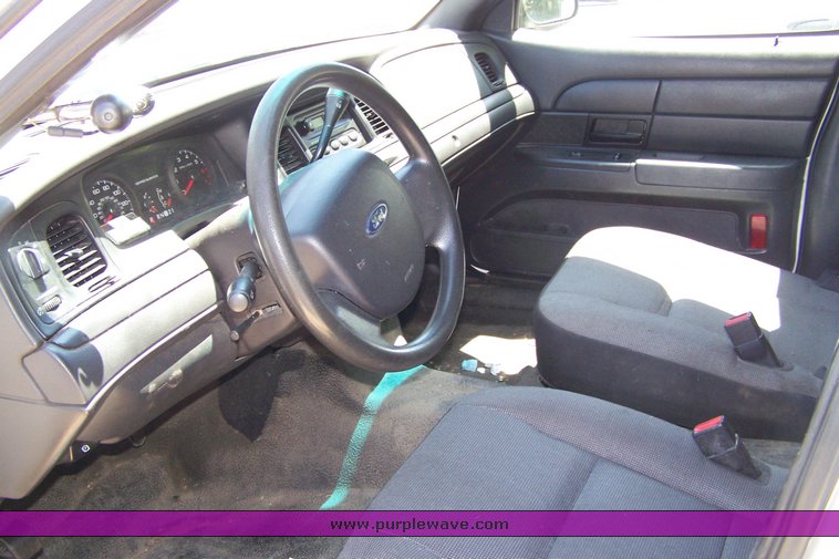 image for item 3880 2006 Ford Crown Victoria Police Interceptor