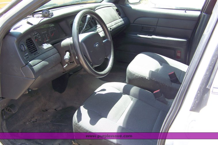 image for item 3881 2006 Ford Crown Victoria Police Interceptor