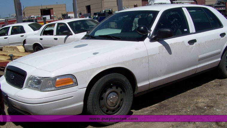 image for item 3883 2006 Ford Crown Victoria Police Interceptor