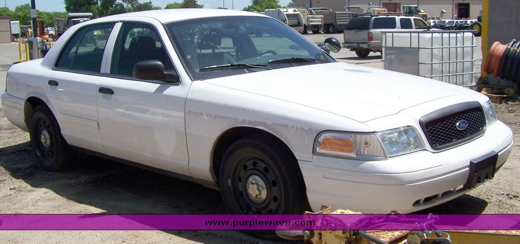image for item 3883 2006 Ford Crown Victoria Police Interceptor