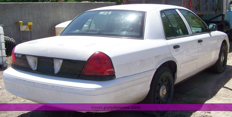 image for item 3883 2006 Ford Crown Victoria Police Interceptor