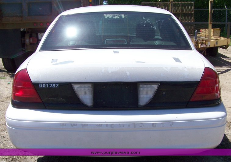 image for item 3883 2006 Ford Crown Victoria Police Interceptor
