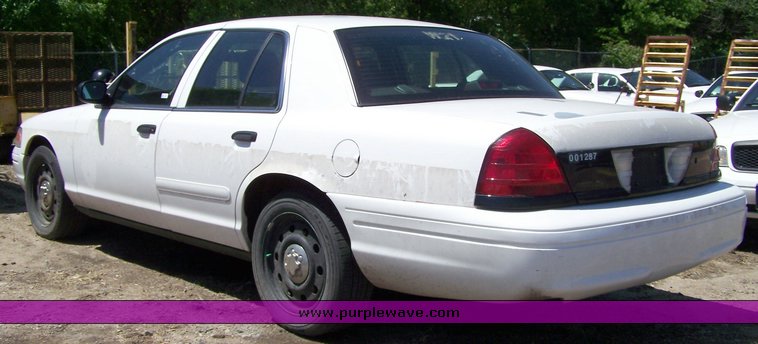 image for item 3883 2006 Ford Crown Victoria Police Interceptor