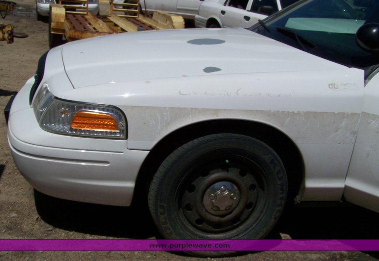 image for item 3883 2006 Ford Crown Victoria Police Interceptor