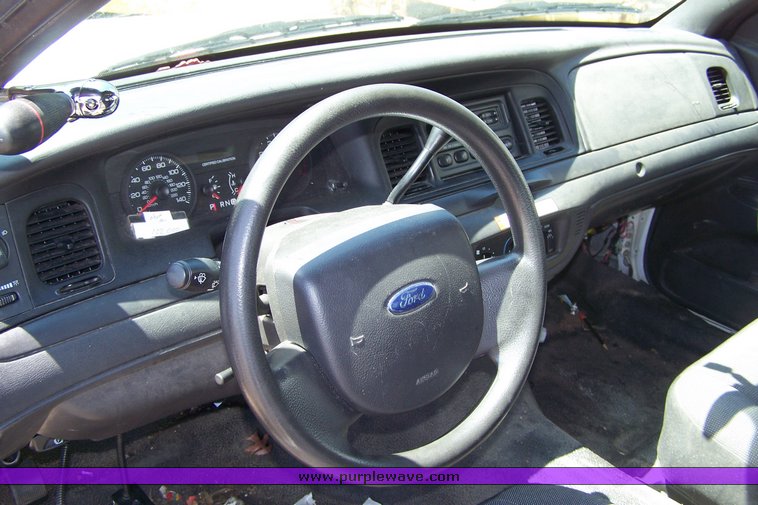 image for item 3883 2006 Ford Crown Victoria Police Interceptor