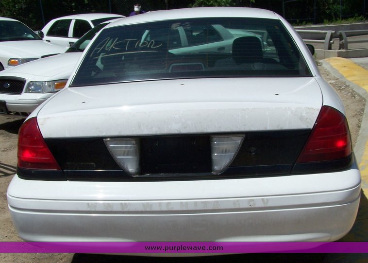 image for item 3885 2006 Ford Crown Victoria Police Interceptor