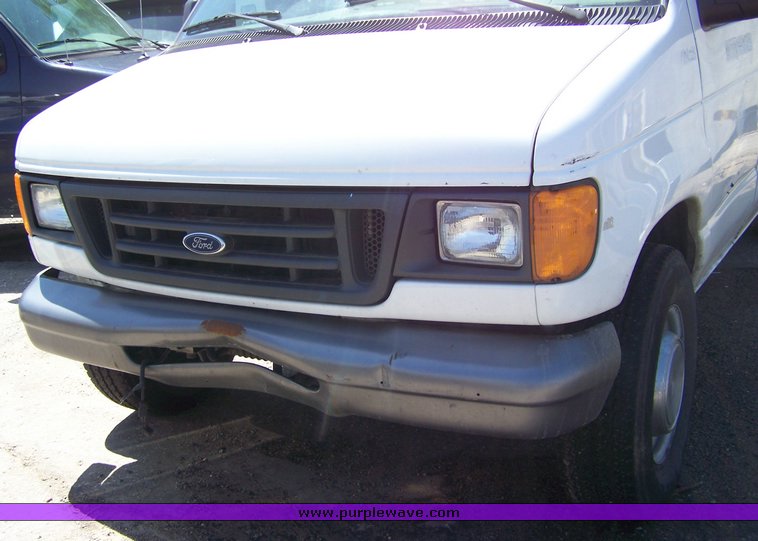 image for item 3886 2005 Ford Econoline E350 Super Duty