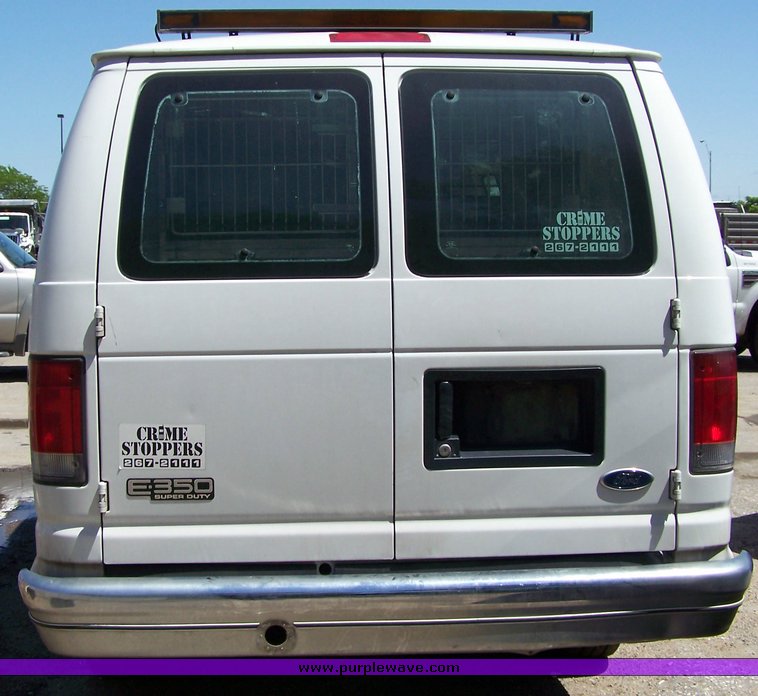 image for item 3886 2005 Ford Econoline E350 Super Duty
