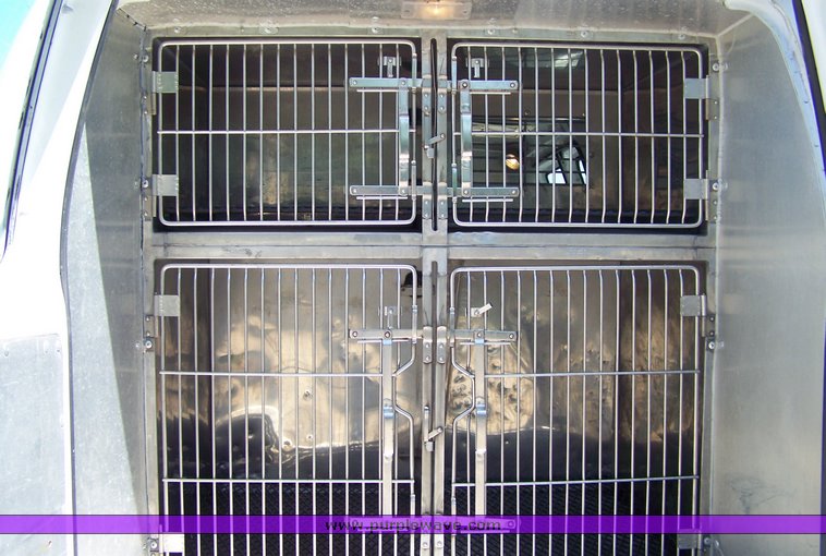 image for item 3886 2005 Ford Econoline E350 Super Duty