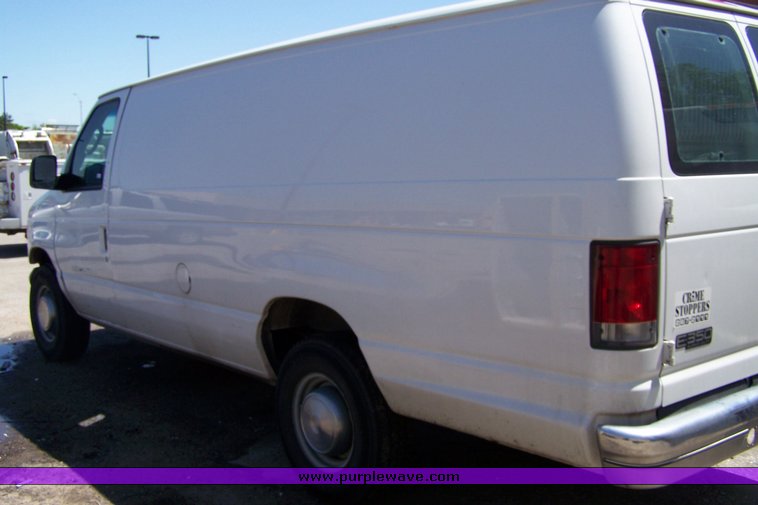 image for item 3886 2005 Ford Econoline E350 Super Duty