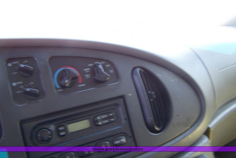 image for item 3886 2005 Ford Econoline E350 Super Duty