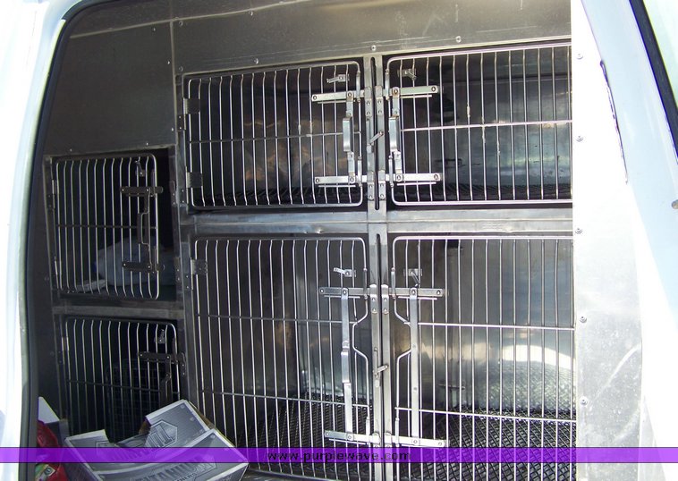 image for item 3886 2005 Ford Econoline E350 Super Duty