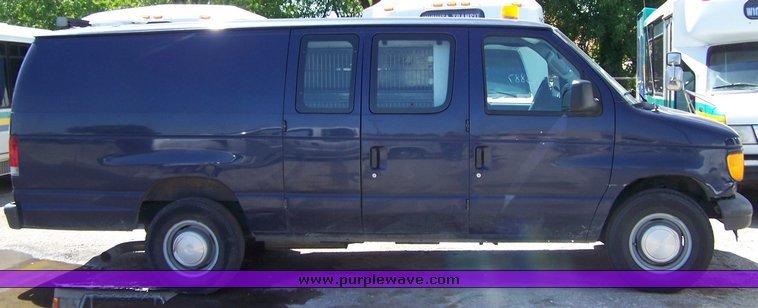 image for item 3887 2005 Ford Econoline E350 Super Duty