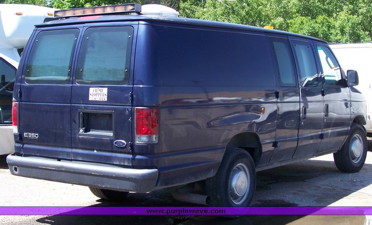 image for item 3887 2005 Ford Econoline E350 Super Duty