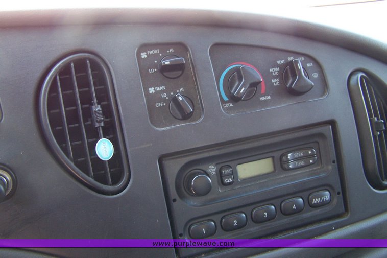 image for item 3887 2005 Ford Econoline E350 Super Duty