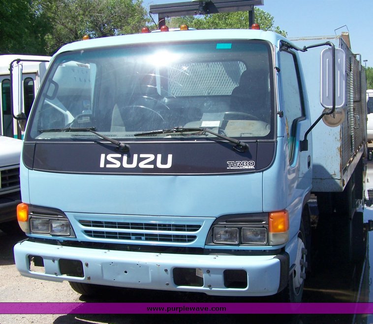 image for item 3888 2001 Isuzu NQR