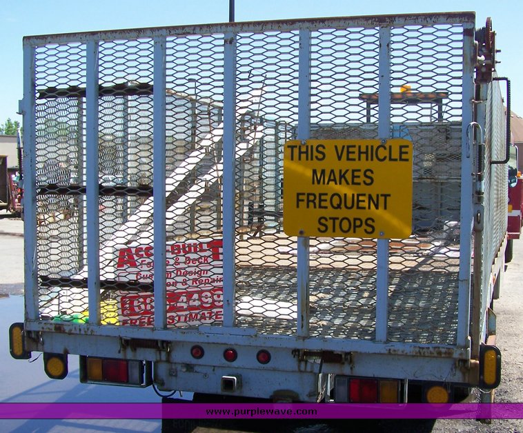 image for item 3888 2001 Isuzu NQR