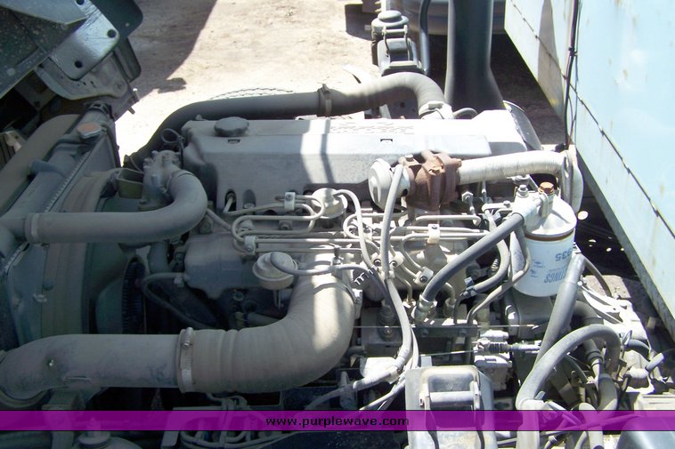 image for item 3888 2001 Isuzu NQR