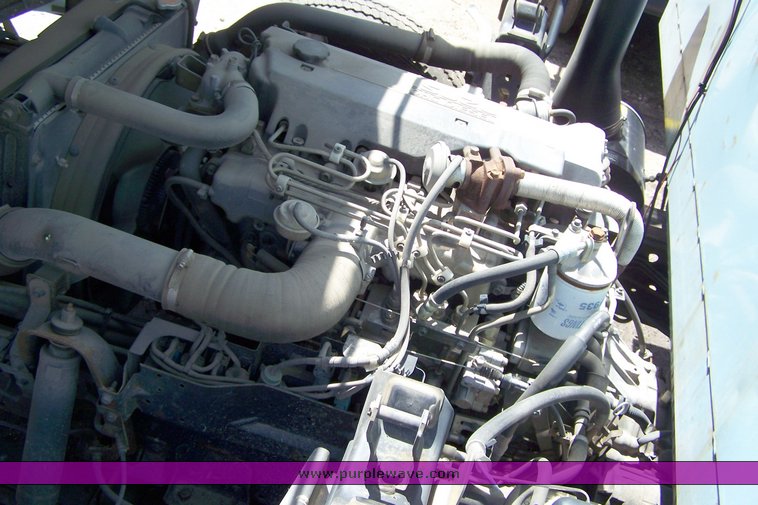 image for item 3888 2001 Isuzu NQR