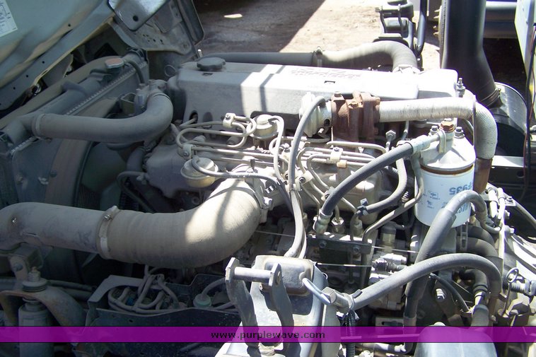 image for item 3888 2001 Isuzu NQR