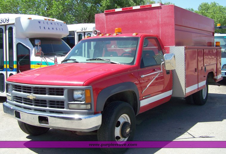 image for item 3889 1995 Chevrolet K3500 pickup truck