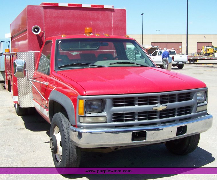 image for item 3889 1995 Chevrolet K3500 pickup truck